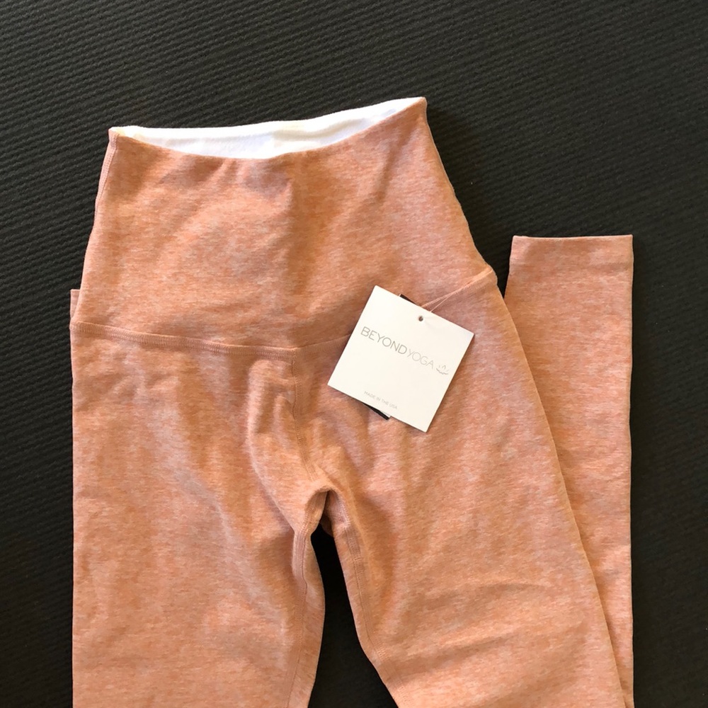NWT Beyond Yoga Salmon Take Me Higher Leggings